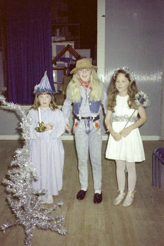 1985-86 Kids Xmas Party (4/5)